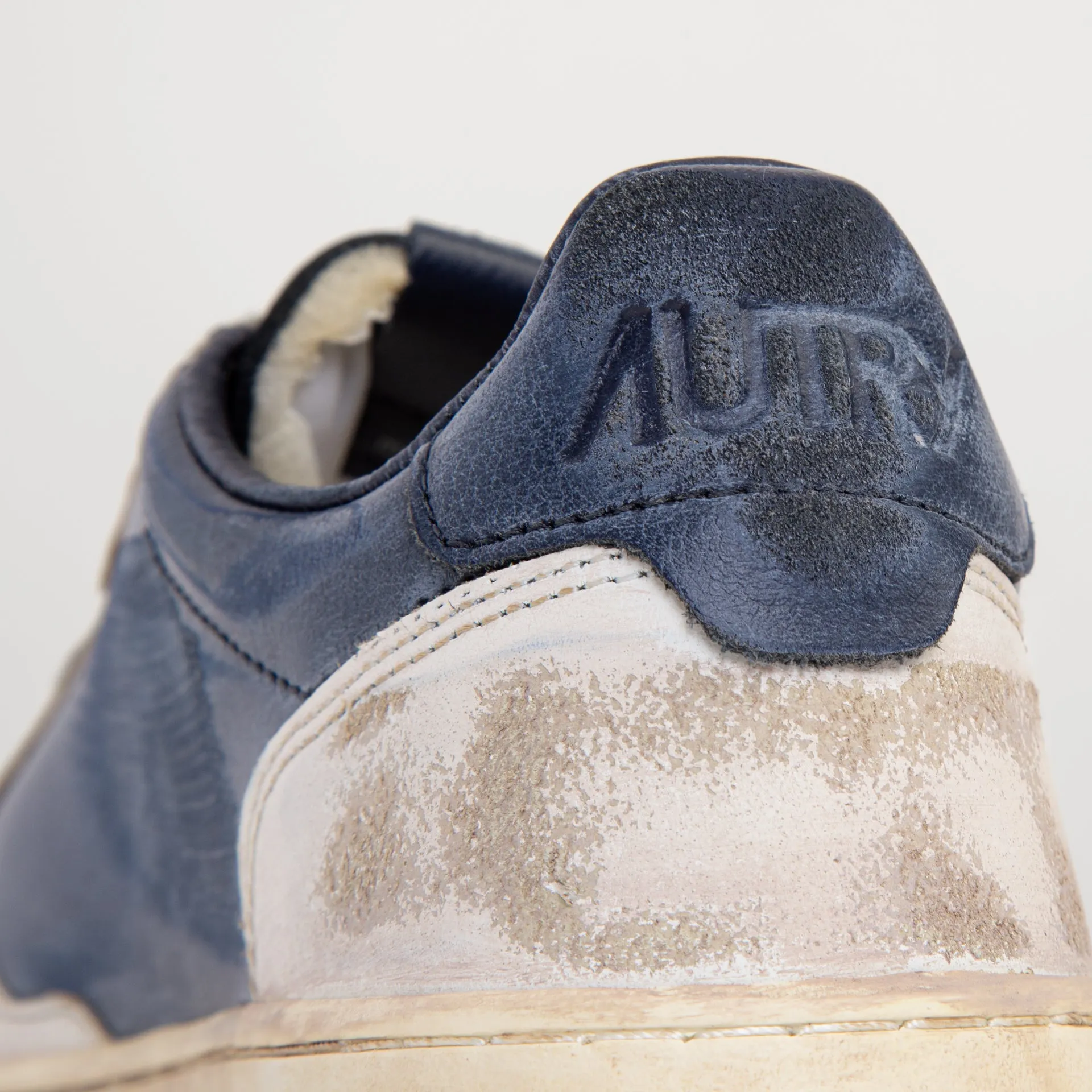 AUTRY SNEAKERS SUPERVINTAGE LOW AVLM-MD 01 