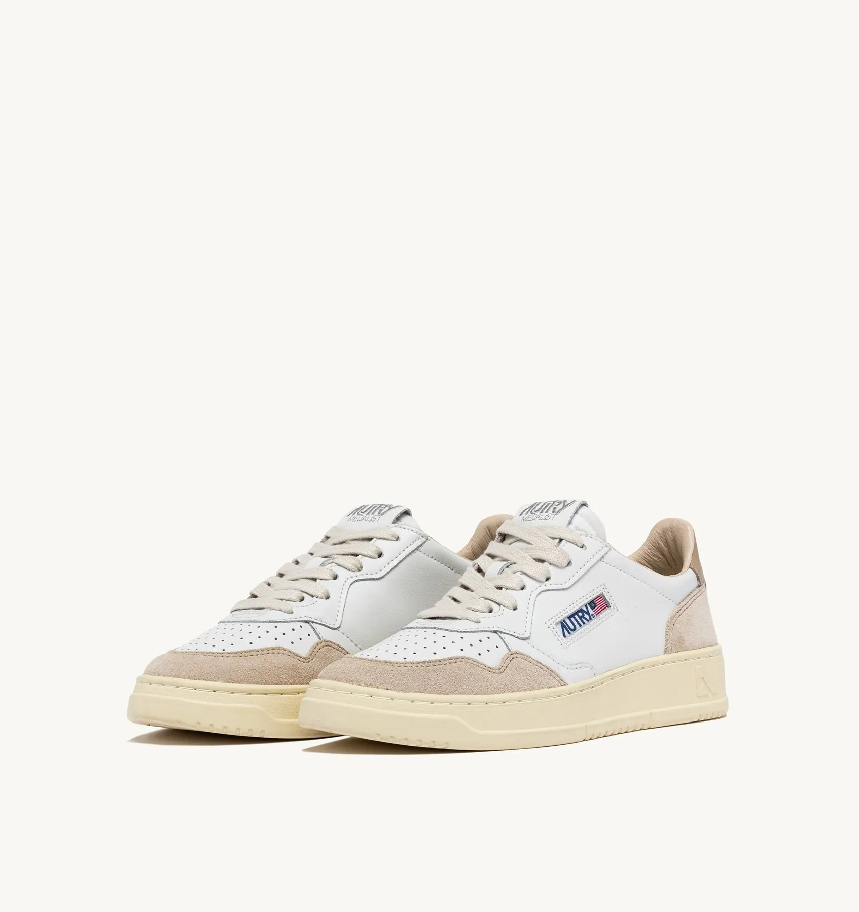 AUTRY SNEAKERS WOMAN  MEDALIST LOW SNEAKERS IN WHITE/PEPPER BLACK LEATHER AND BEIGE SUEDE