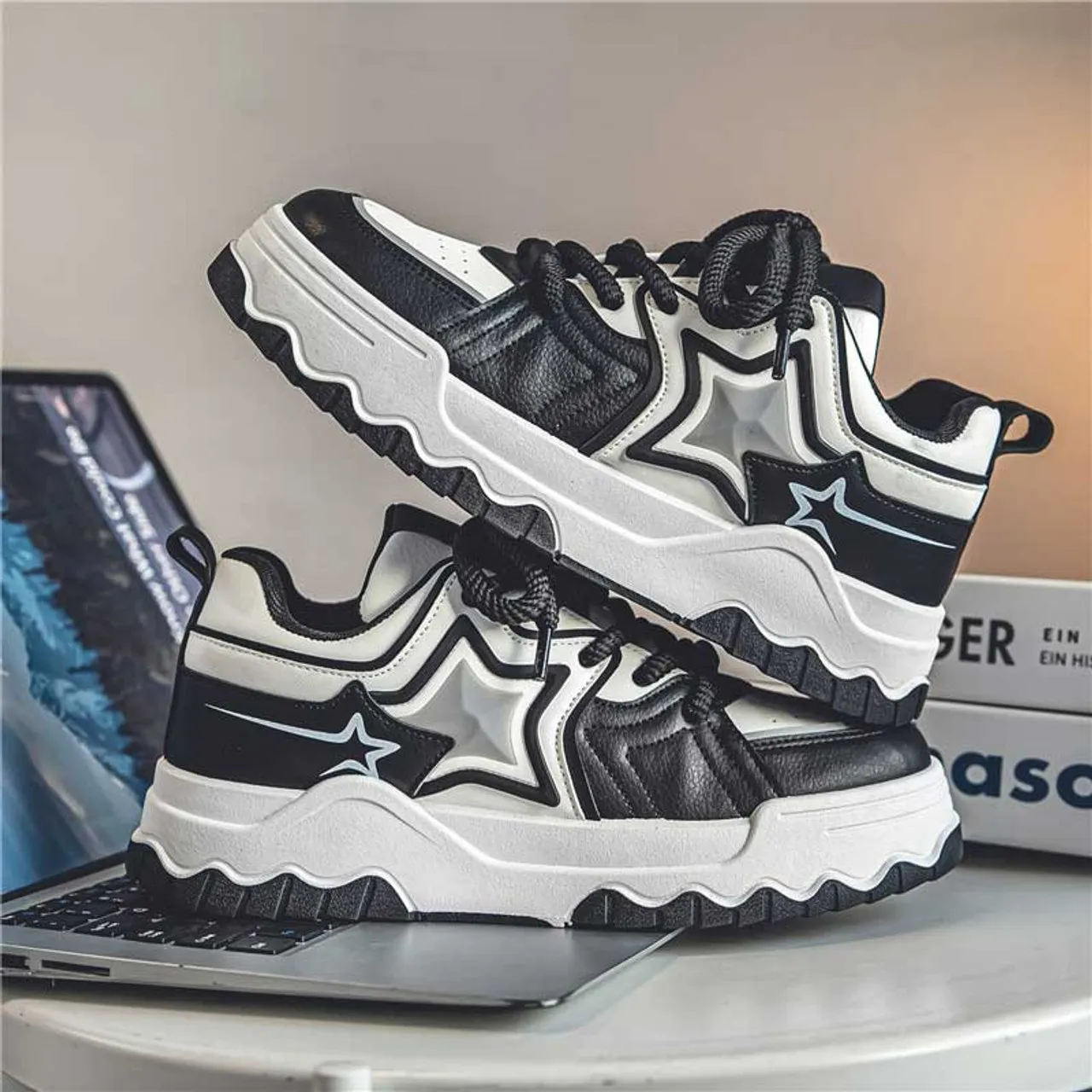 Black stripe star pattern sport shoe sneaker