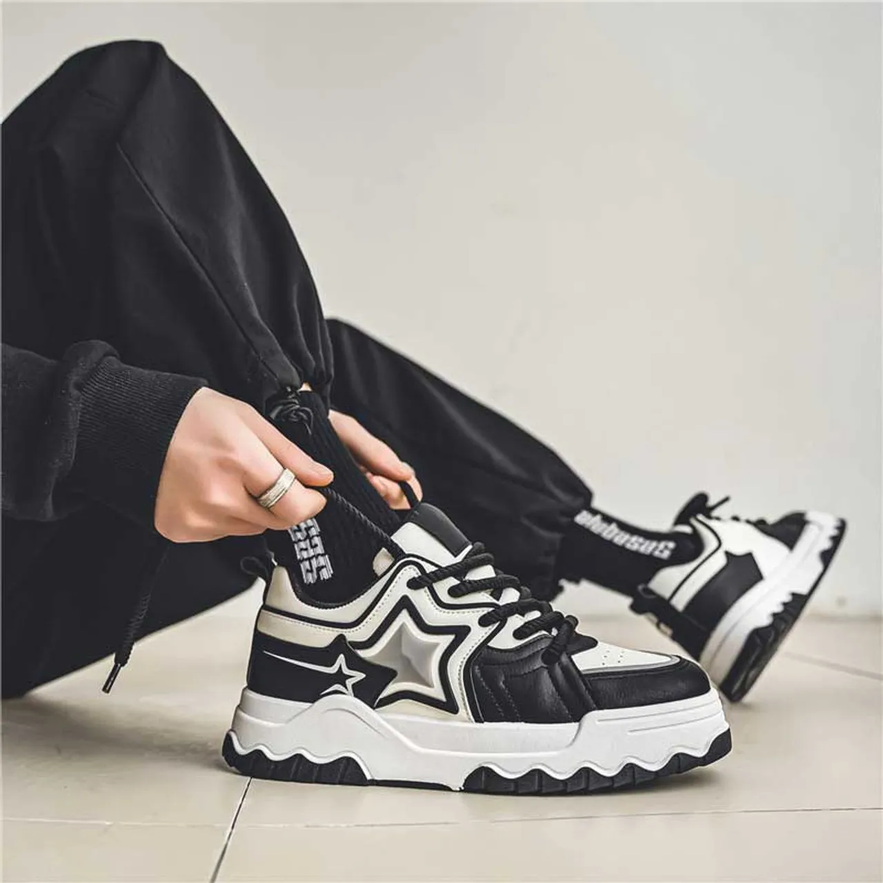 Black stripe star pattern sport shoe sneaker