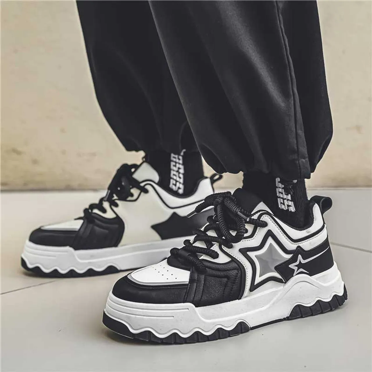 Black stripe star pattern sport shoe sneaker