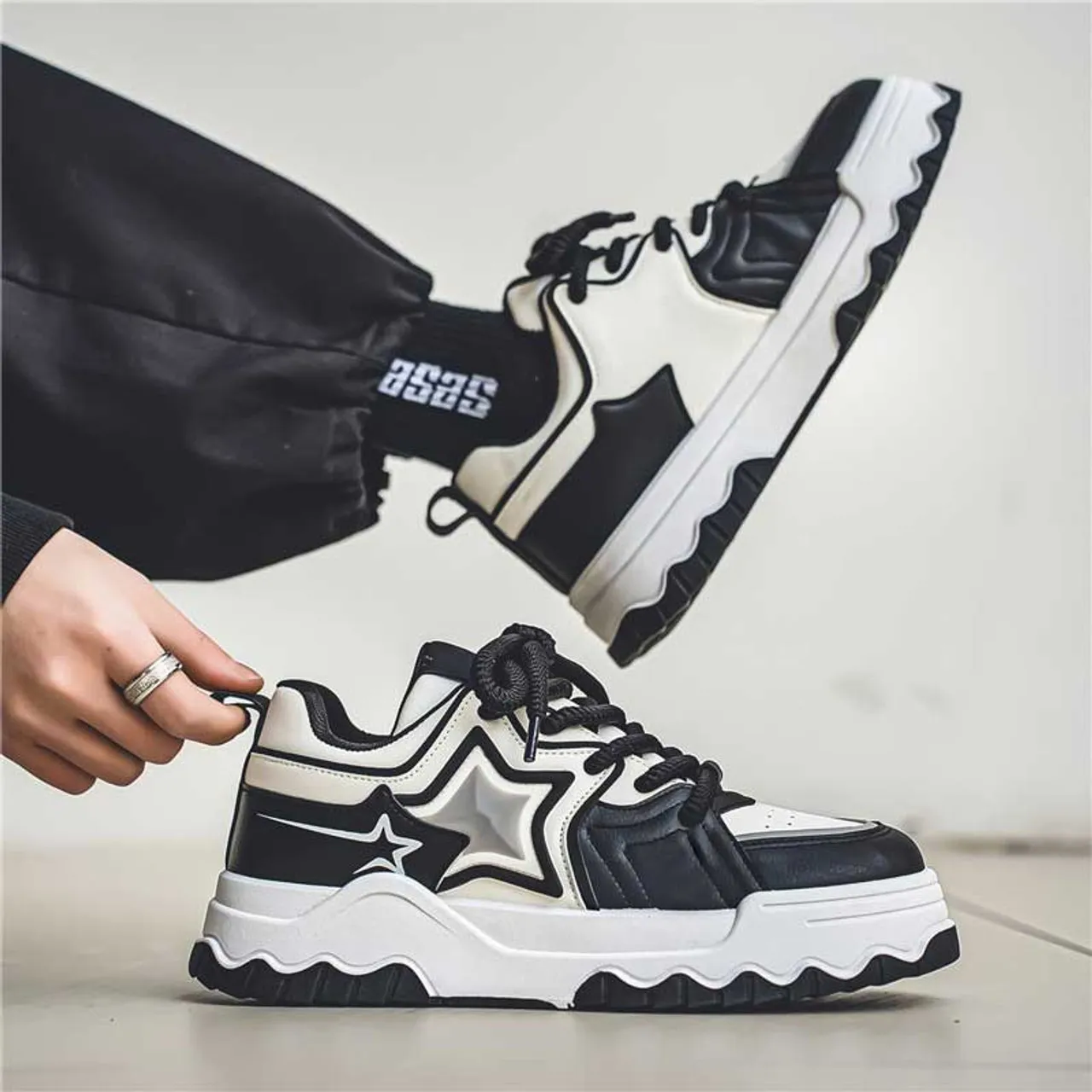 Black stripe star pattern sport shoe sneaker