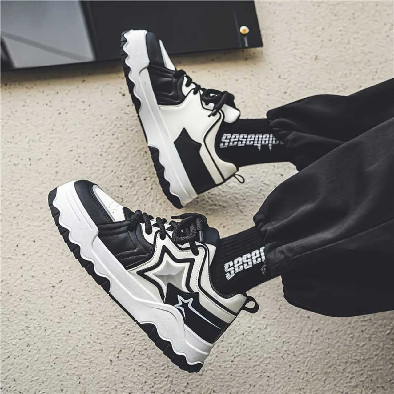 Black stripe star pattern sport shoe sneaker