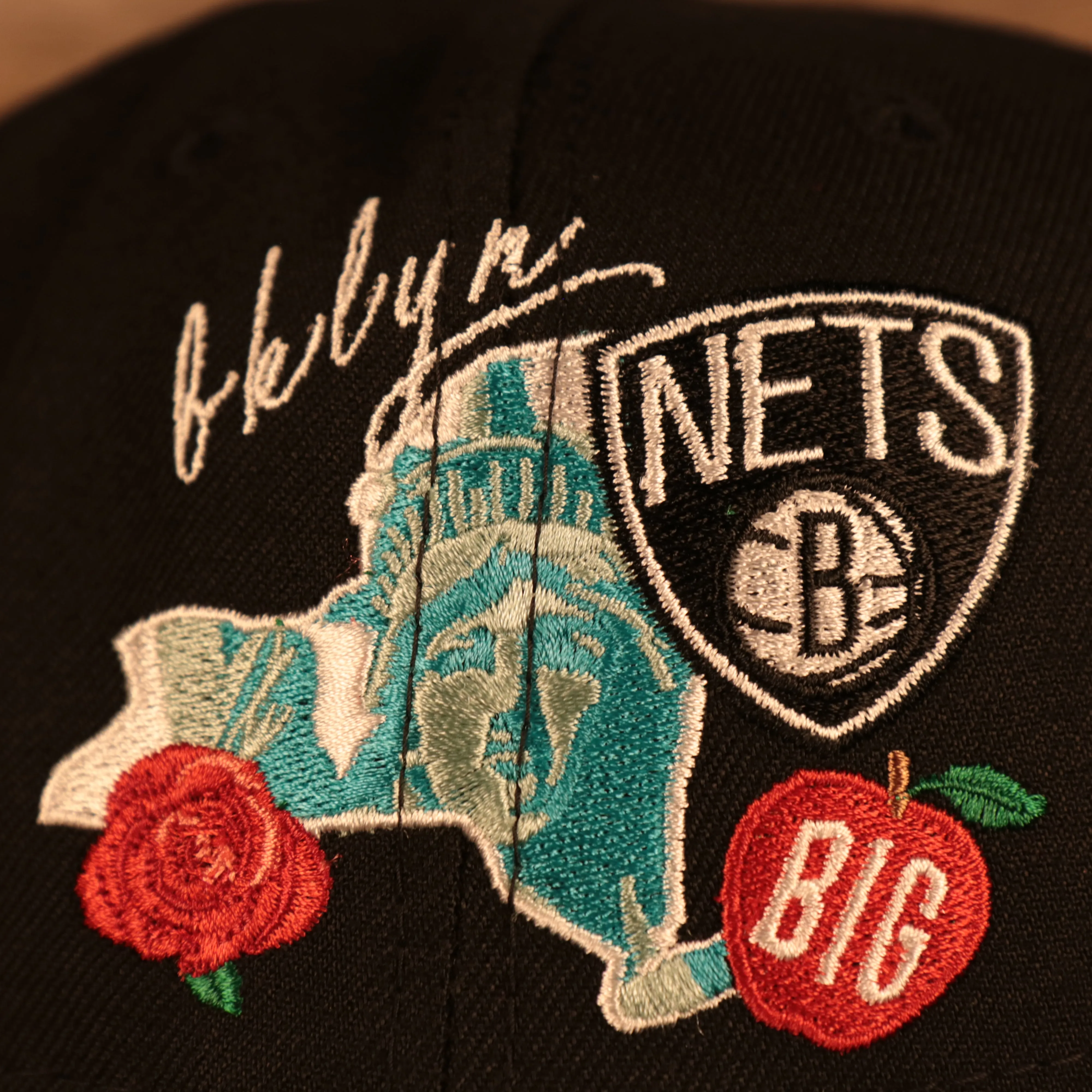 Brooklyn Nets City Cluster Side Patch Gray Bottom Black 59Fifty Fitted Cap