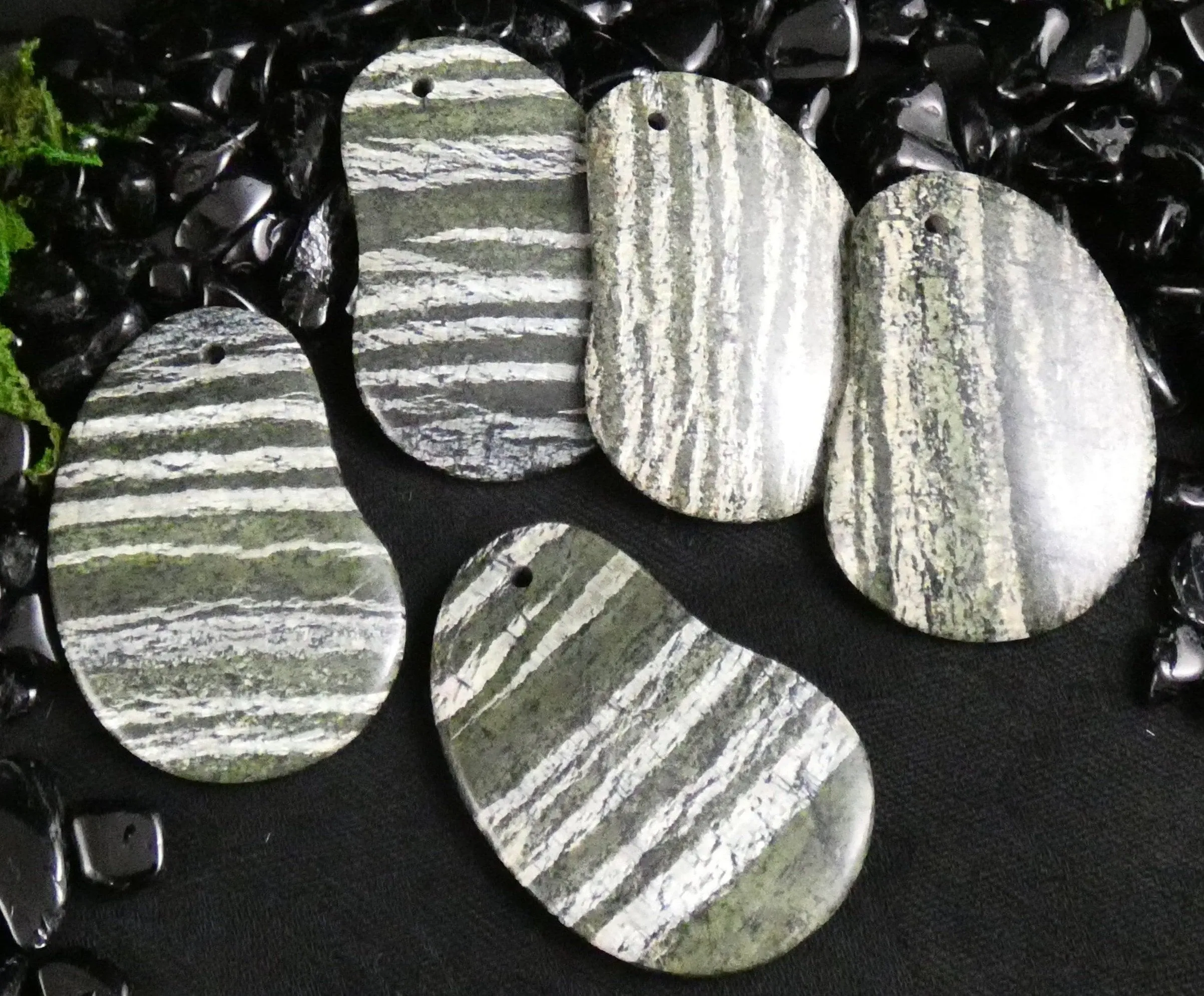 Chrysotile in Serpentine Pendants