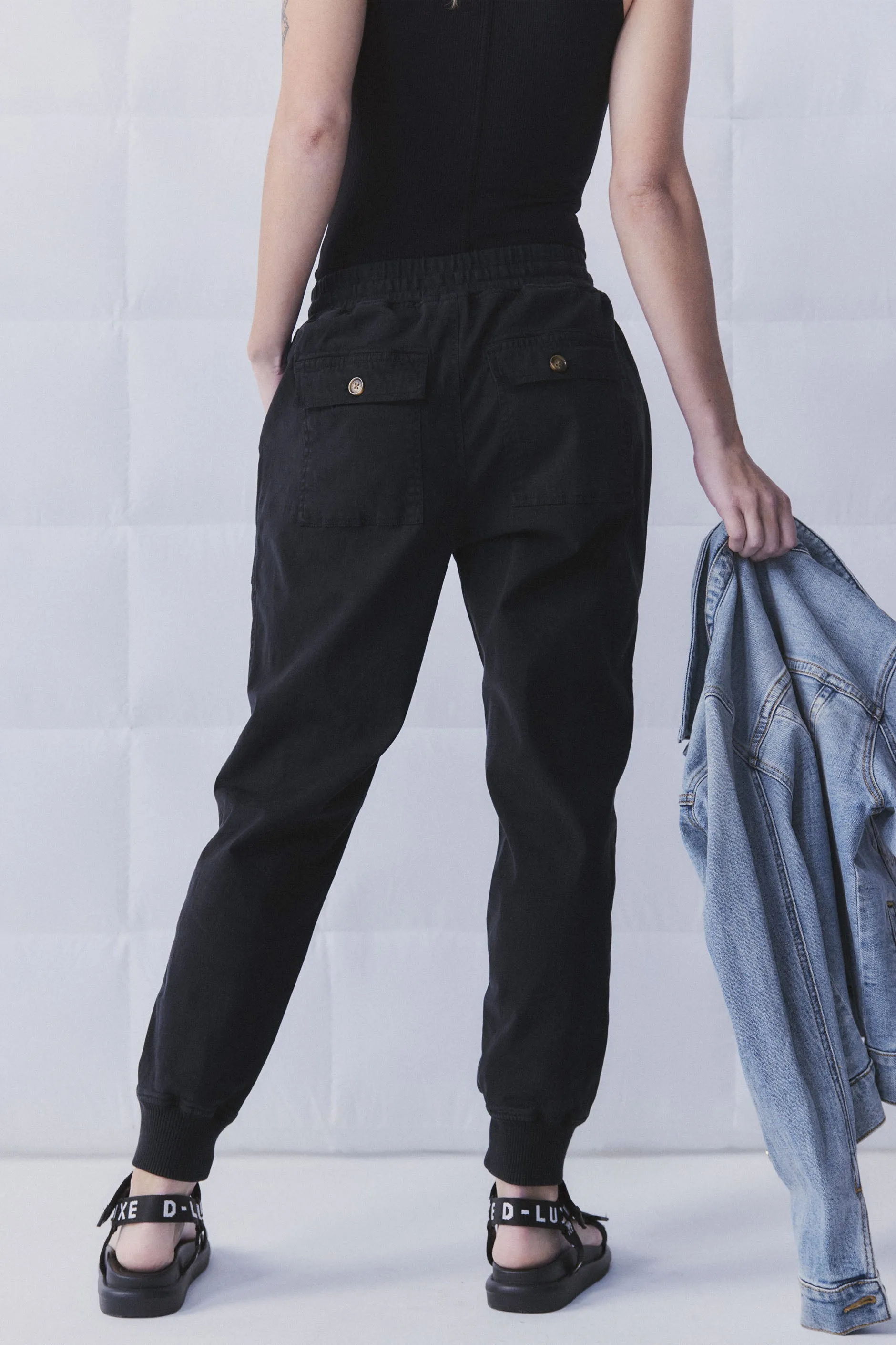 D-Luxe Relaxed Spliced Pant