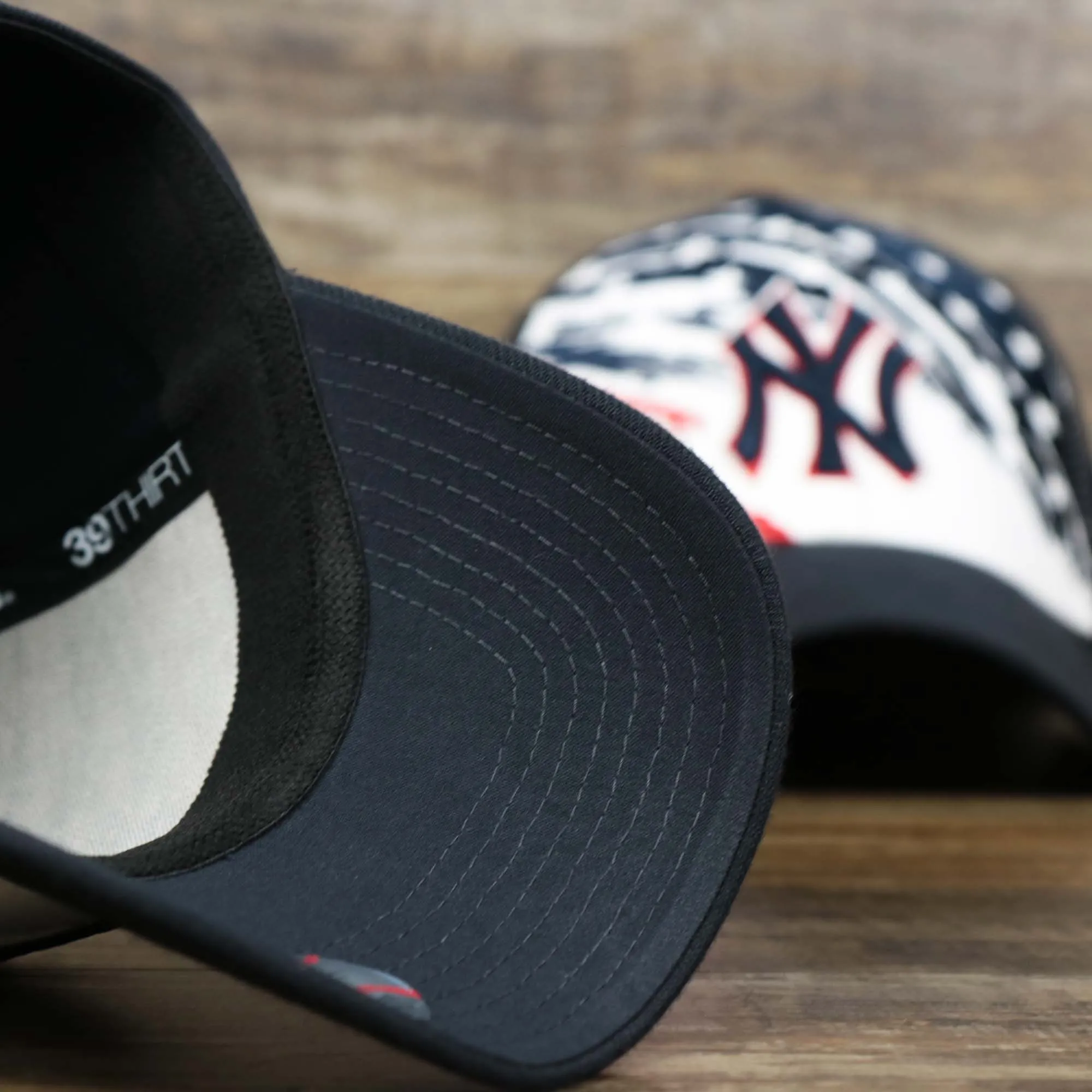 New York Yankees 2022 4th of July Stars And Stripes 39Thirty | Red FlexFit Cap