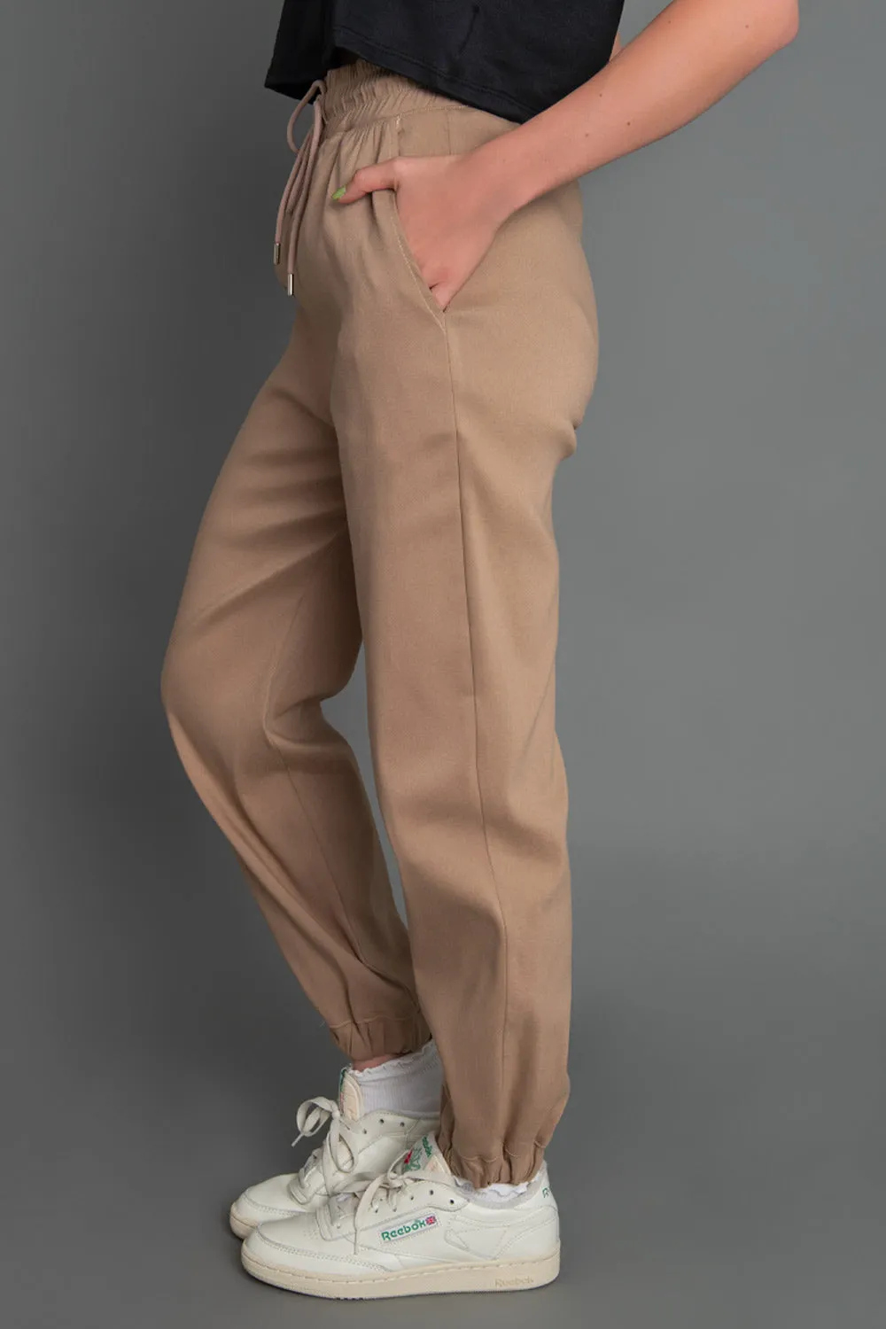 Pantalón jogger fit recto con jareta