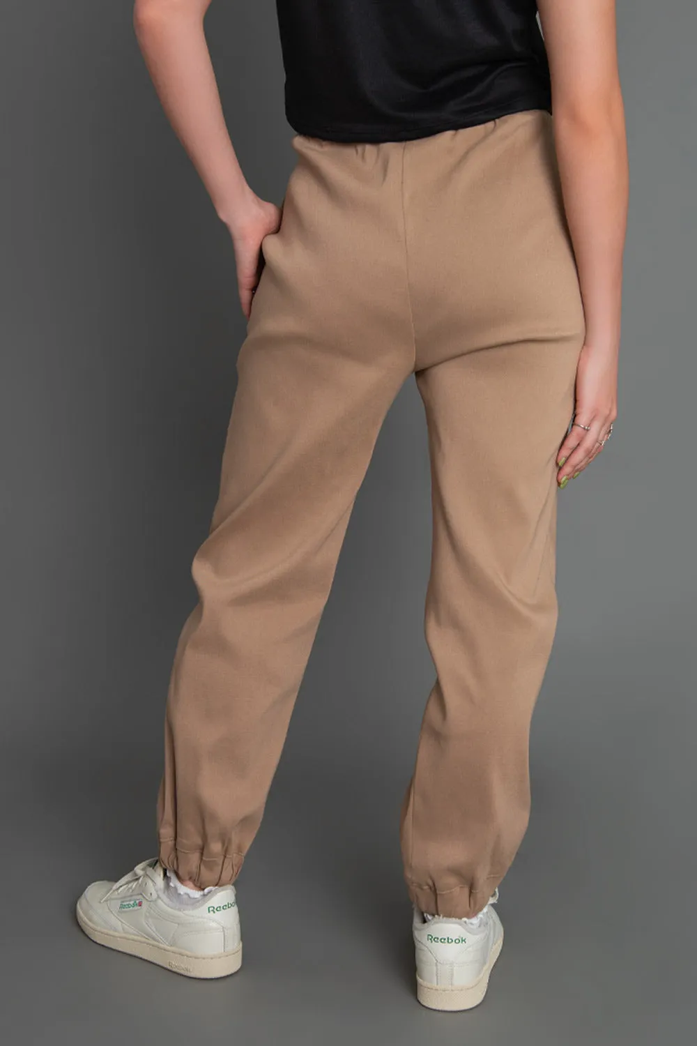 Pantalón jogger fit recto con jareta