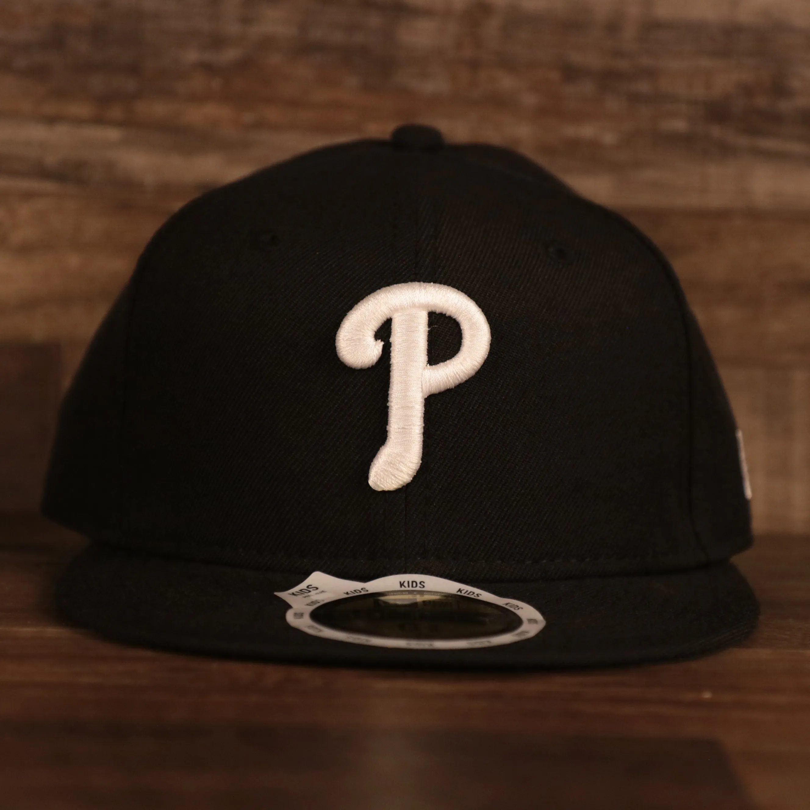 Philadelphia Phillies White Logo Black Bottom Black 59Fifty Fitted Cap | Youth