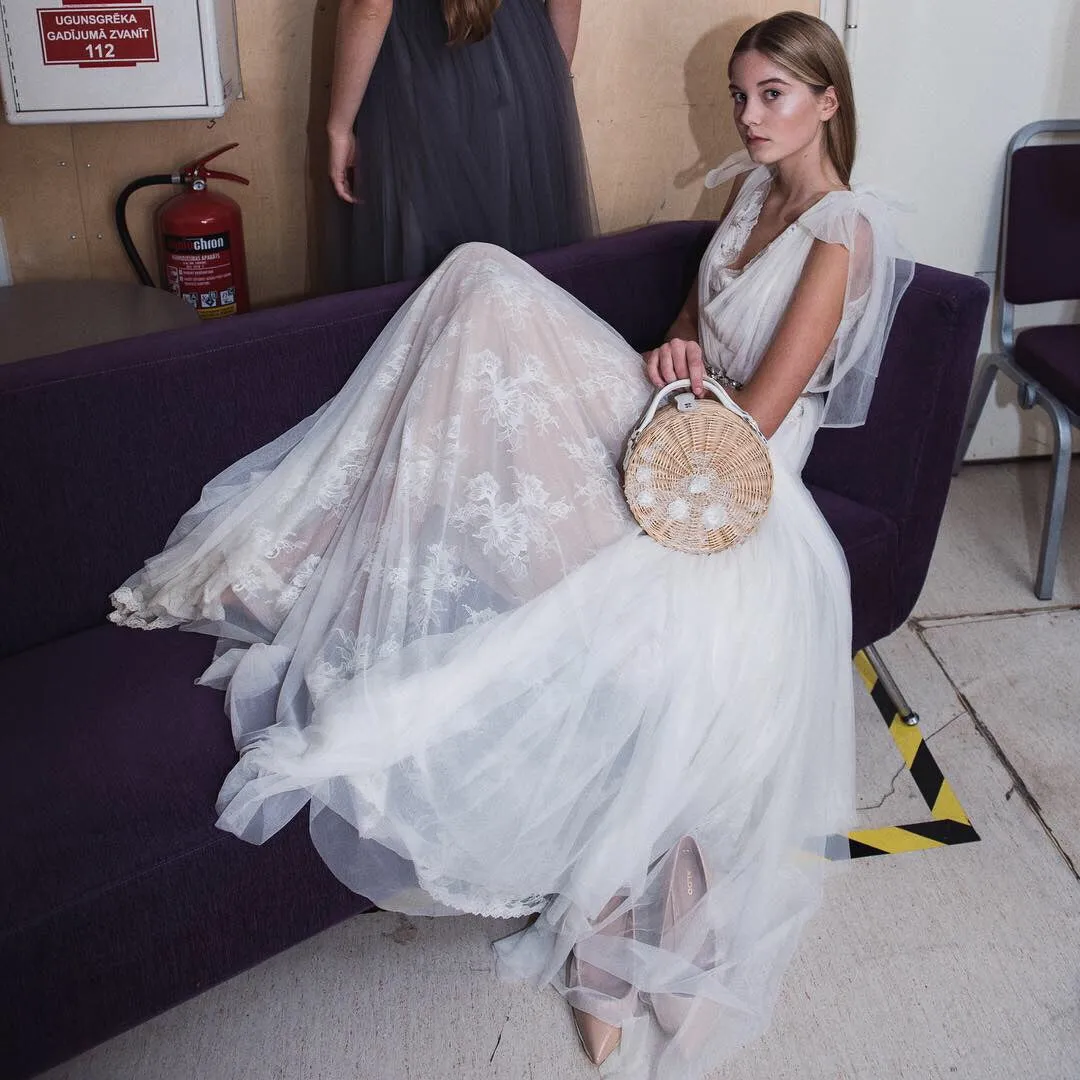 WHITE PEONY STRAW bag with lace