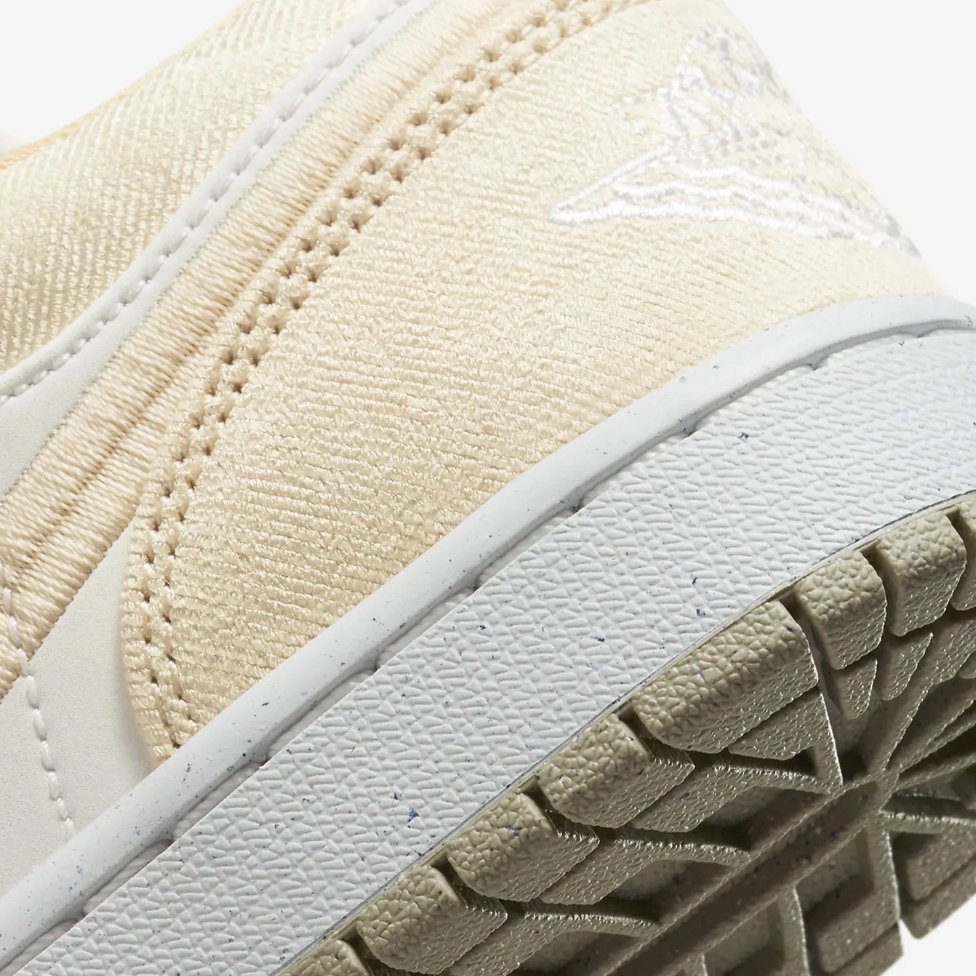 WMN'S AIR JORDAN 1 LOW SE 'TEAM GOLD/SAIL